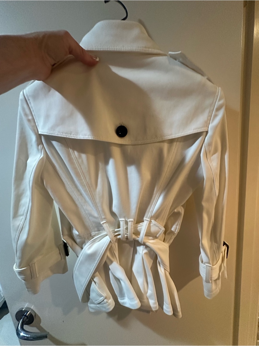 Burberry White Double-Breasted Trench Coat with Black Buttons - Picture 9 of 11